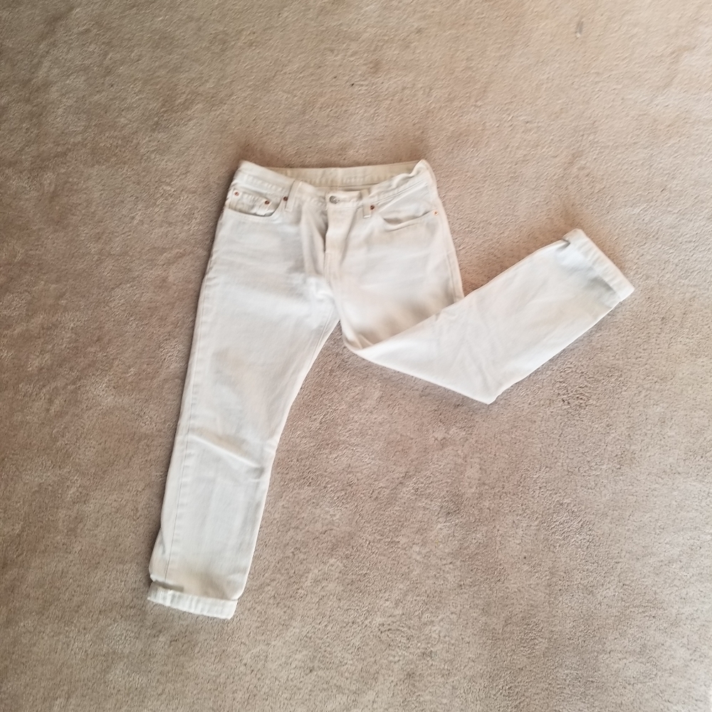 White Levi's jeans